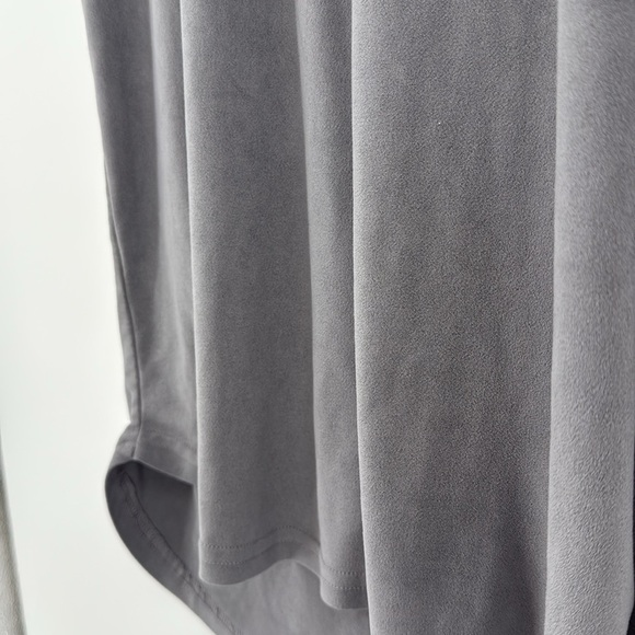 Vanquish Fitness Logo layering T-Shirt Small Gray Suede Texture Workout Top - Picture 4 of 8